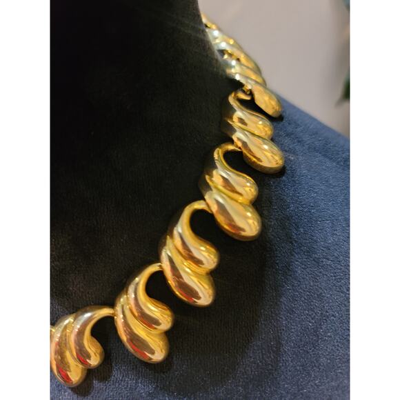 Women's Gold Necklace Wave Design Curved Links Fashion Jewelry Elegant Lock - Picture 4 of 6